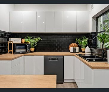 PRIME LOCATION - HANDY TO EVERYTHING - Photo 4