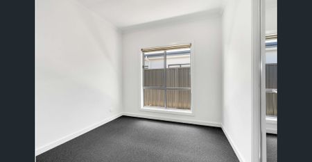 Stunning brand new home - Photo 4