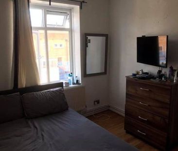 Room in a Shared Flat, Frensham Drive, SW15 - Photo 5