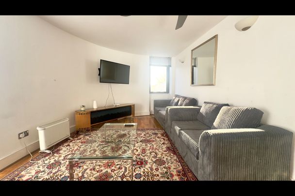 2 Bed Flat, Laurel House, SW5 - Photo 1