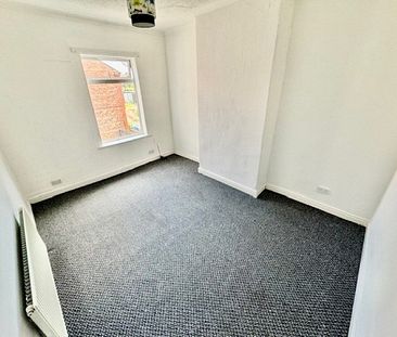 3 Bedroom Terraced House - Photo 2