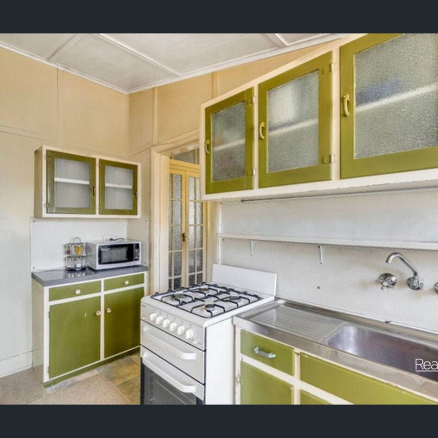 Quaint One Bedroom Unit In East Toowoomba - Photo 1