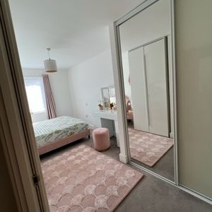 1 Bed Flat, Centenary Plaza, SO19 - Photo 2