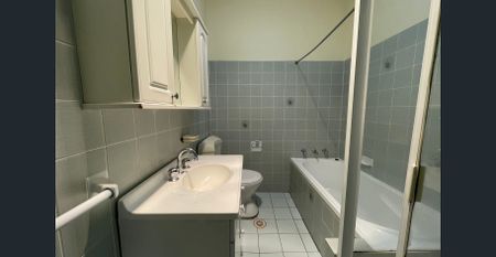 Four Bedroom Family Home - Photo 4