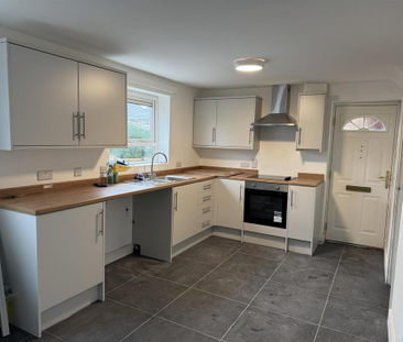 3 bedroom semi-detached house to rent - Photo 2