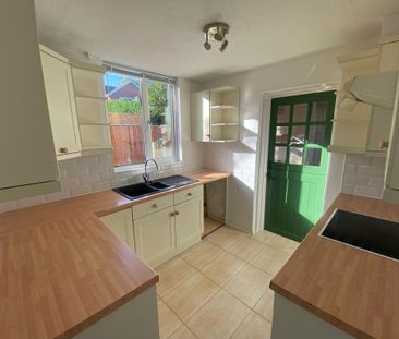 3 bedroom semi-detached house to rent - Photo 5