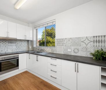 Spacious Unit in Ideal Coorparoo Location - Photo 5