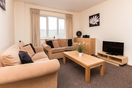 High Street, Crawley, RH10 - Photo 3