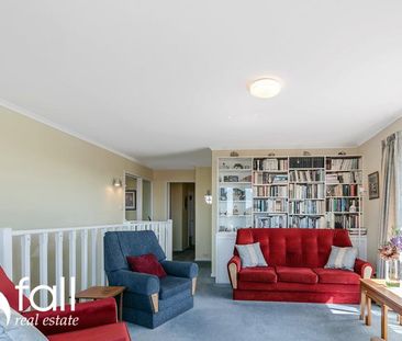 Sunny, Spacious & Ultra-Convenient Lenah Valley Living - Photo 2