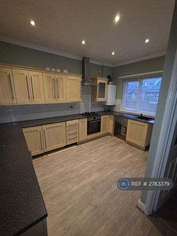 3 bedroom terraced house to rent - Photo 5