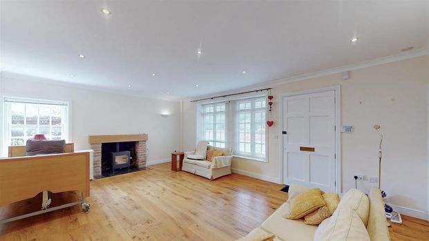 2 bedroom end of terrace house to rent - Photo 1