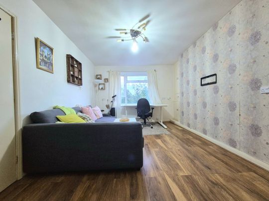 1 Bed Flat, Leeds & Bradford Road, LS13 - Photo 1