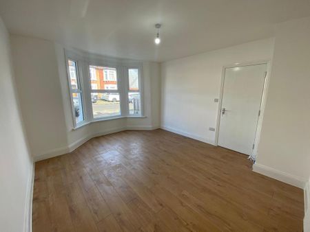 4 bedroom terraced house to rent - Photo 3