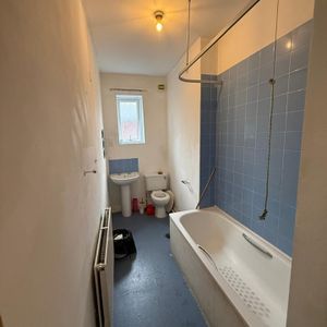 Room in a Shared House, Stratford Terrace, LS11 - Photo 2