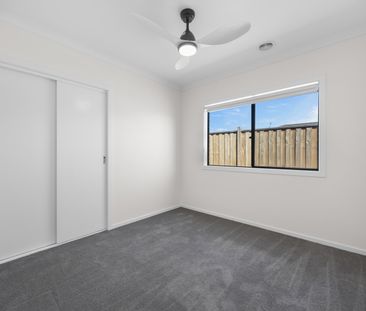 MODERN FAMILY HOME IN GREAT LOCATION AND AS NEW CONDITION - Photo 5