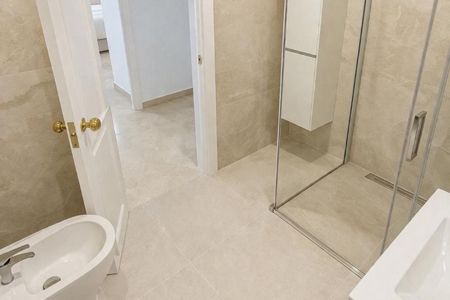 2 Bedroom Apartment For Rent in Estepona, Málaga - Photo 4