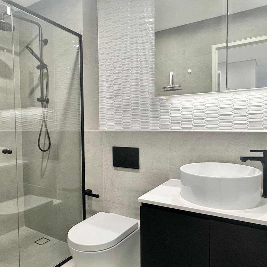 Modern 1 bedroom apartment - Photo 1