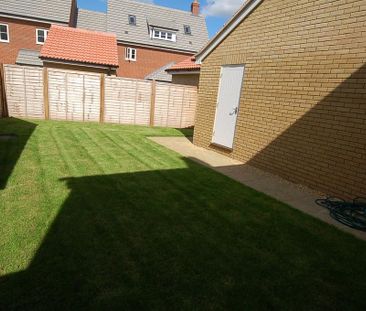 4 bedroom semi-detached house to rent - Photo 6
