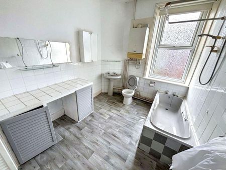 Chandos Street, Deckham, Gateshead, Tyne and Wear, NE8 4AB - Photo 5