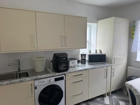 2 bedroom flat to rent - Photo 5