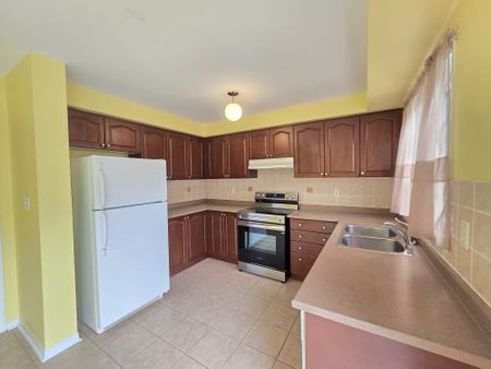 For Lease - 5054 Intrepid Drive, Mississauga, Ontario - Photo 5