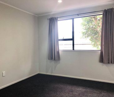 Generous Living on Gardenia - Photo 3