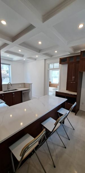 Ahuntsic - 6 1/2 Avec Cour Et Parking - Photo 1