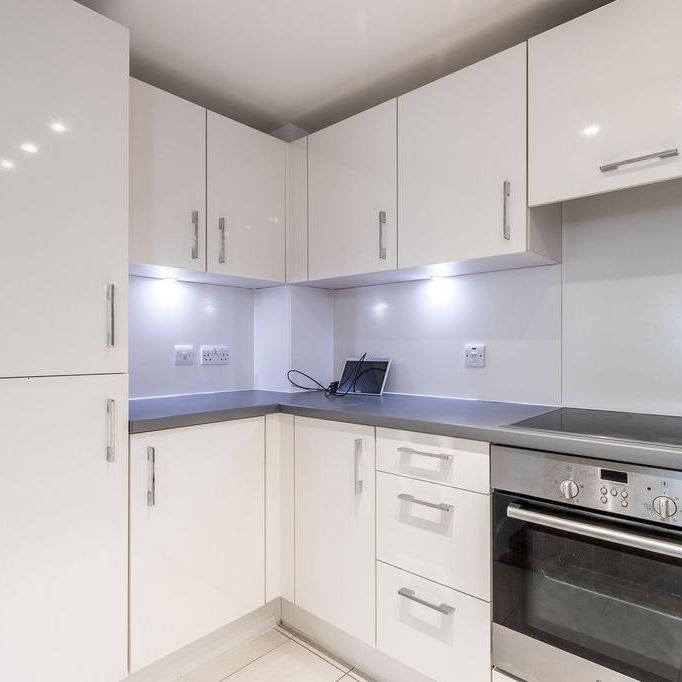 2 bedroom ground floor flat to rent - Photo 1