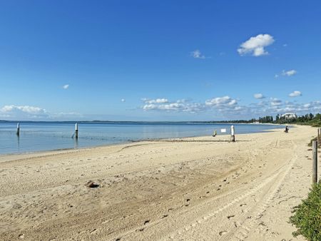 Modern Residence moments to waters edge - Photo 5