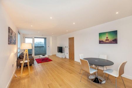 2 bedroom flat to rent - Photo 2