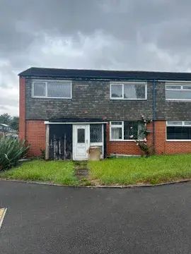 4 bedroom semi-detached house to rent - Photo 1