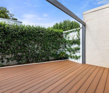 Effortless Living, Charm and Convenience - Photo 4