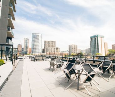 **STUNNING** 1 Bedroom Condo in Hamilton !! - Photo 4