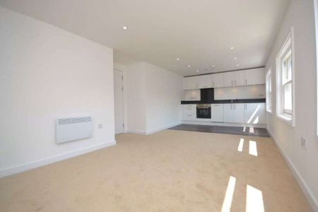 A second floor two bedroom apartment to rent, in the heart of Reading's town centre. - Photo 3