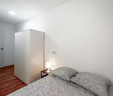 Calle de la Pilarica, Madrid, Community of Madrid 28026 - Photo 2