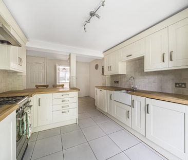 3 bedroom terraced house to rent - Photo 6