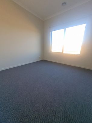 **Modern Comfort in Truganina: Stylish 4-Bedroom Family Home** - Photo 1