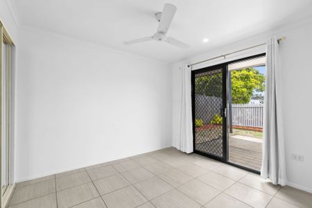 Spacious Duplex in Broadbeach Waters - Photo 4