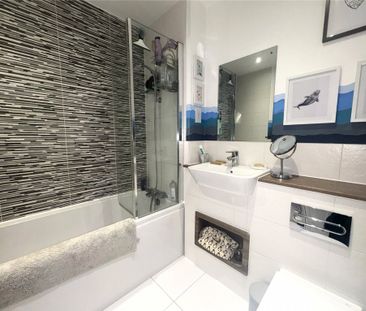 1 bed Upper Floor Flat for rent - Photo 5