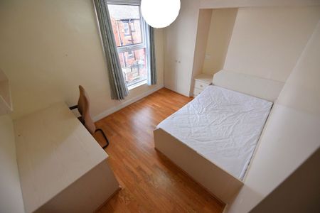 6 bedroom House in Brudenell Mount, Leeds - Photo 3
