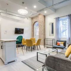 1 room apartment of 84m² in Montreal - Photo 2