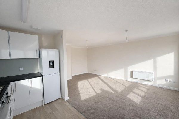 South Row Milton Keynes - Photo 1