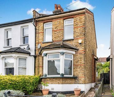 3 bedroom semi-detached house to rent - Photo 2