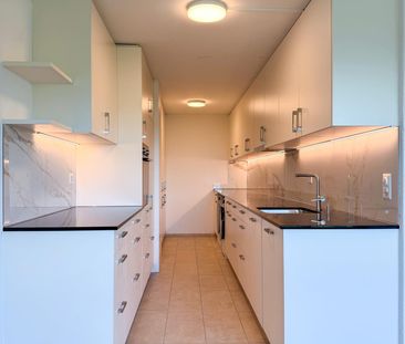moderne, sonnige 4.5-Zimmer-Wohnung mit Sicht auf den Wohlensee - Photo 4