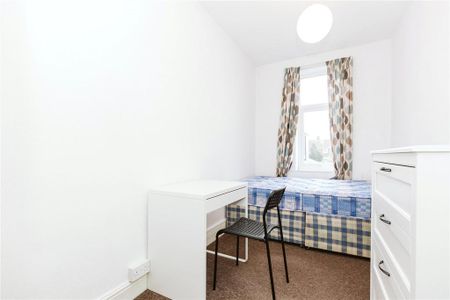 4 bedroom end of terrace house to rent - Photo 3