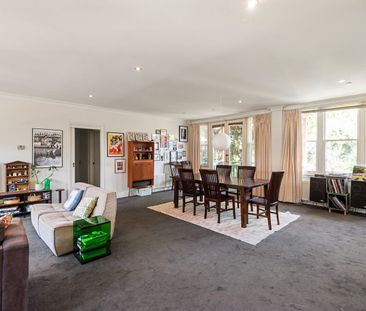 EXPANSIVE TREE-TOP LIVING! - Photo 3