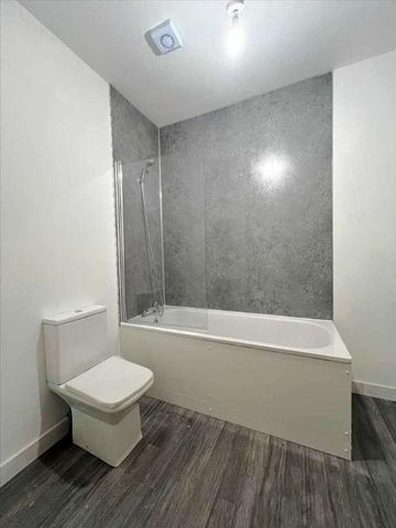 Queen Street, Gravesend, DA12 - Photo 2