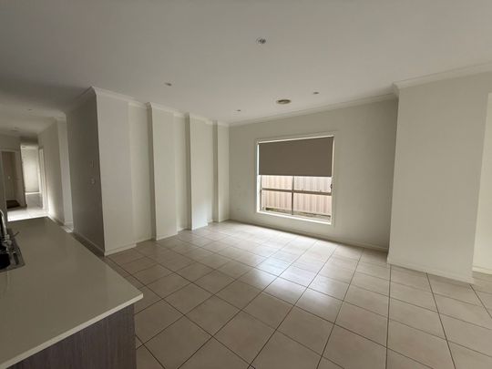 Please contact catie@sweeneyea.com.au for private inspections. - Photo 1