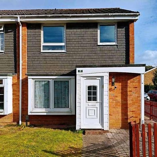 Woking, GU21 - Photo 1