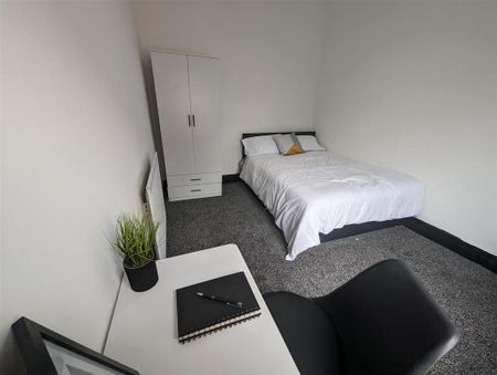 1 bedroom in a house share to rent - Photo 2
